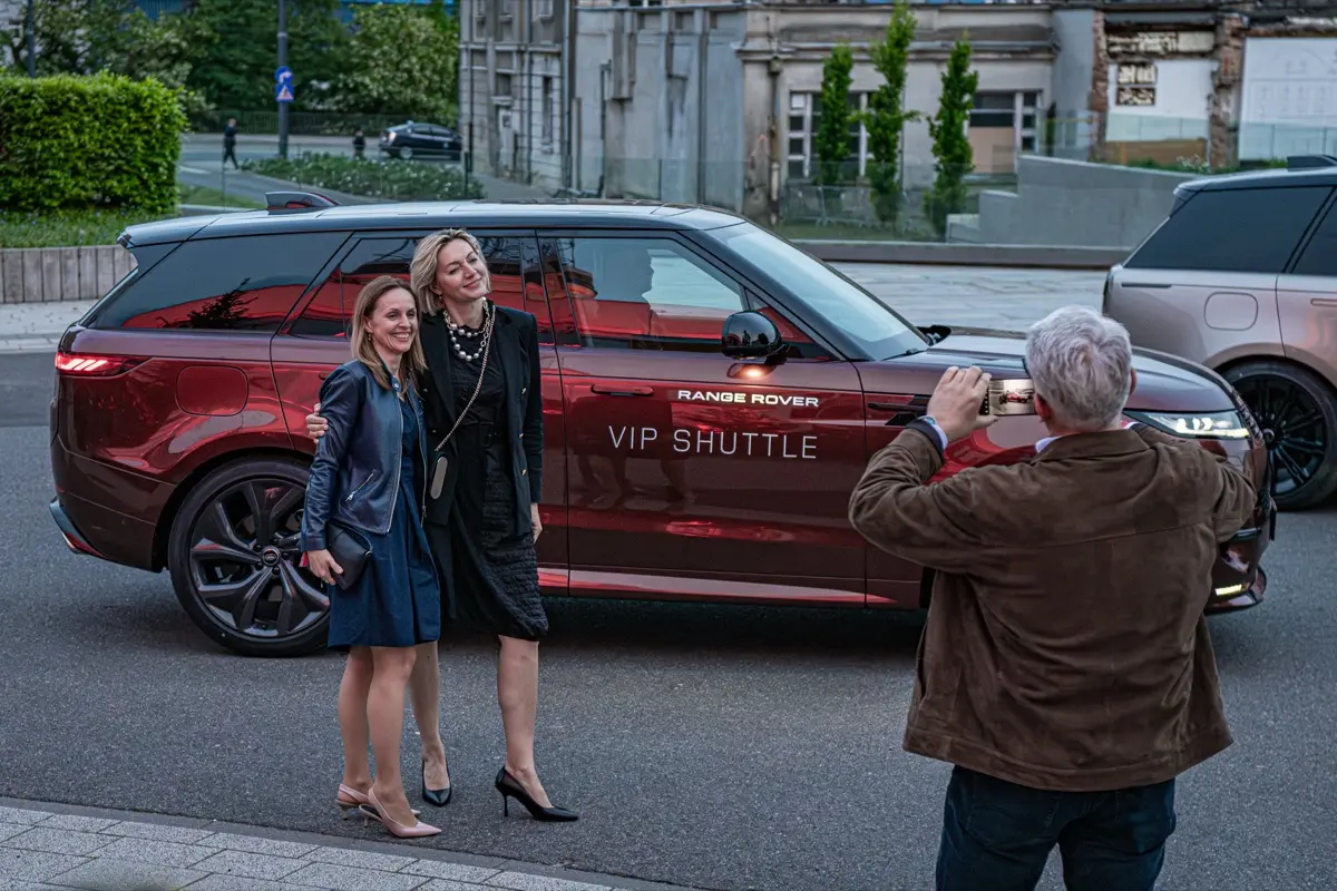 Range Rover VIP Shuttle - Impact